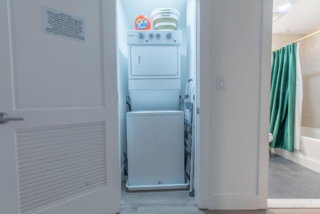 2 Bedroom 2 Bath Suite, Near American Dream And The Airport, Free Parking, King Bed And 2 Queen Beds, Washer And Dryer Orange Εξωτερικό φωτογραφία