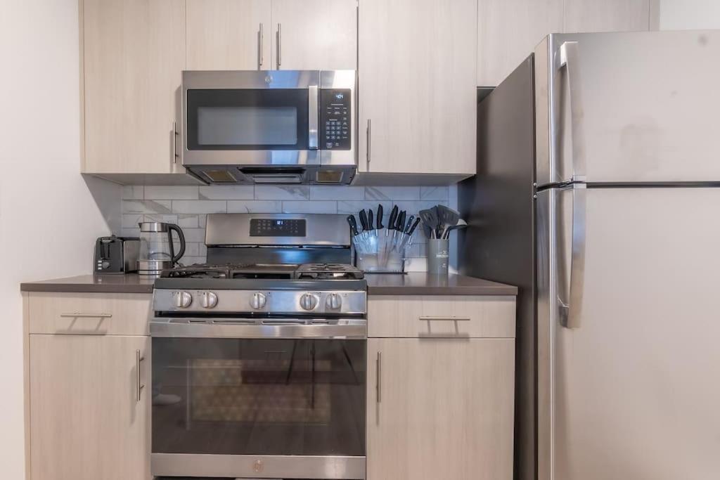 2 Bedroom 2 Bath Suite, Near American Dream And The Airport, Free Parking, King Bed And 2 Queen Beds, Washer And Dryer Orange Εξωτερικό φωτογραφία