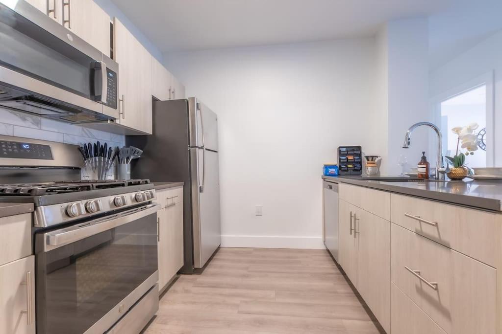2 Bedroom 2 Bath Suite, Near American Dream And The Airport, Free Parking, King Bed And 2 Queen Beds, Washer And Dryer Orange Εξωτερικό φωτογραφία