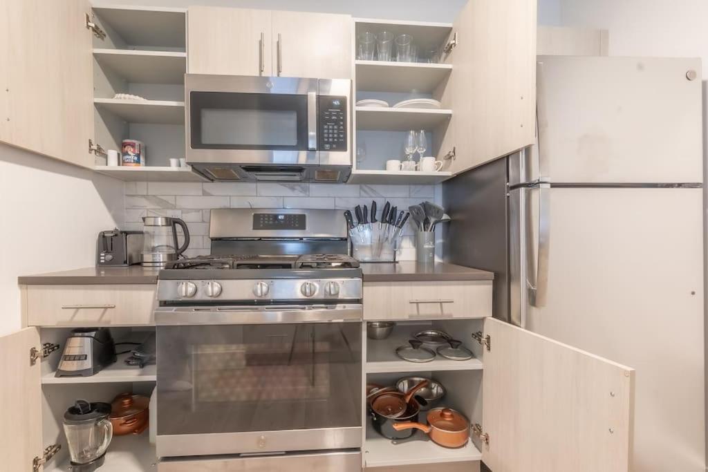 2 Bedroom 2 Bath Suite, Near American Dream And The Airport, Free Parking, King Bed And 2 Queen Beds, Washer And Dryer Orange Εξωτερικό φωτογραφία