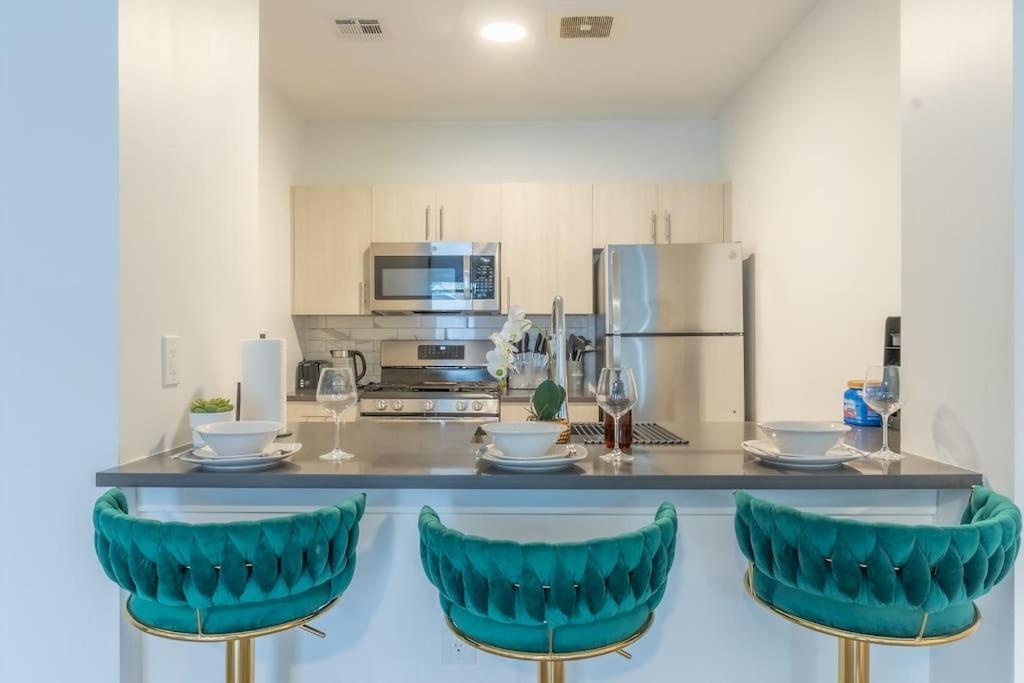 2 Bedroom 2 Bath Suite, Near American Dream And The Airport, Free Parking, King Bed And 2 Queen Beds, Washer And Dryer Orange Εξωτερικό φωτογραφία